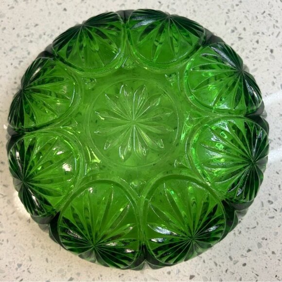 Vintage Anchor Hocking Medallion Press Cut Green Glass Large Berry Veg Bowl 8 - Picture 5 of 9